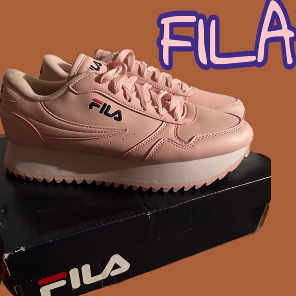Brand New Pink Filas they look like the lighter pink pics - Picture 1 of 8
